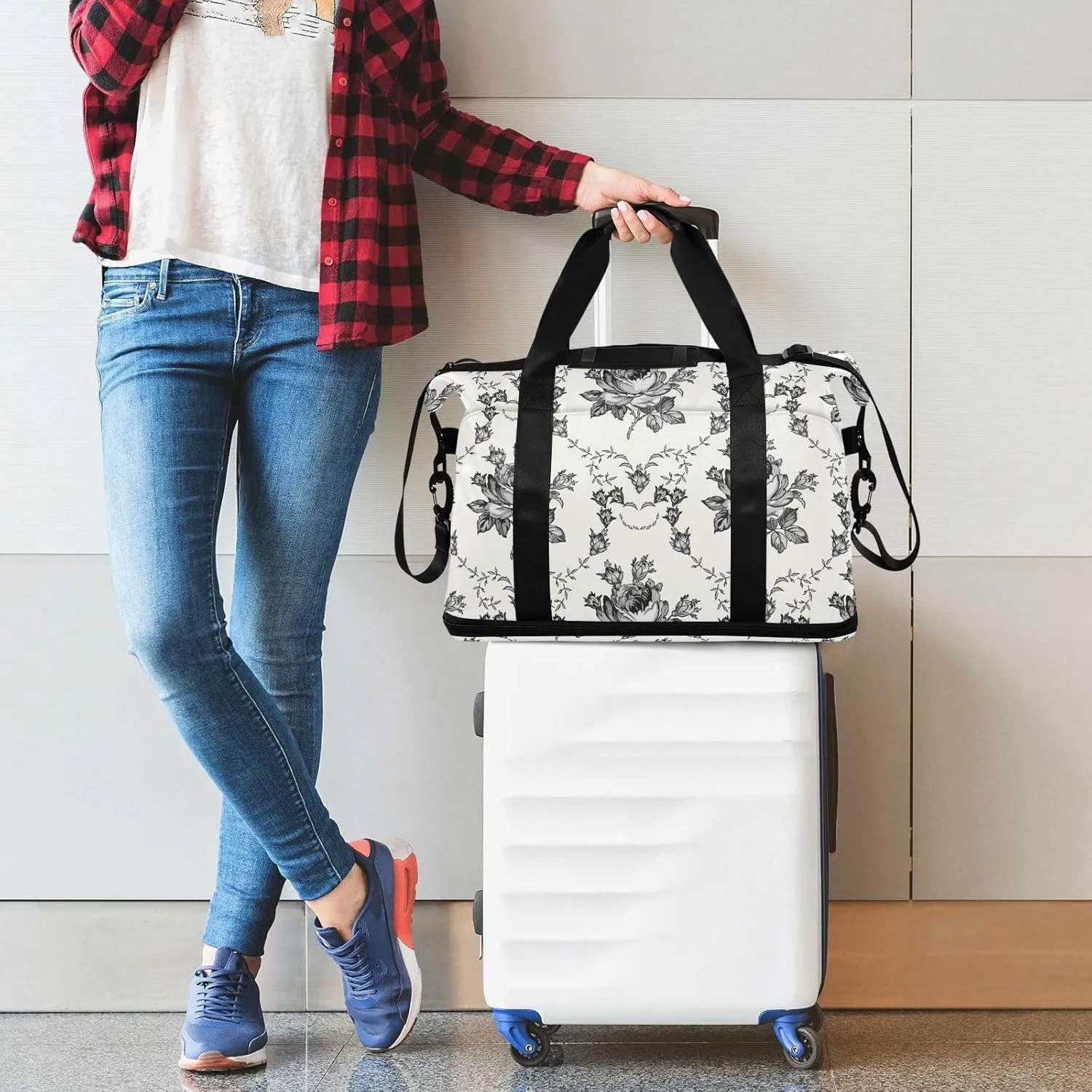 Gym Bag for Women Duffel Bags for Traveling Sports Bag with Shoe Compartment Dual Handles Removable Strap Multi Pockets Large Capacity Fashionable Black Flower